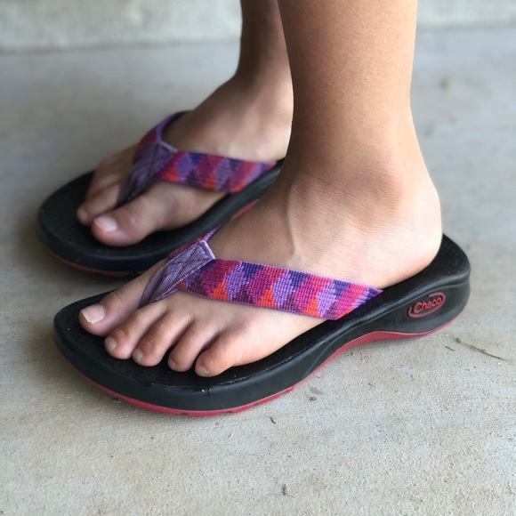 kids in flip flops